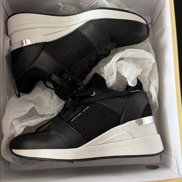 MICHAEL Michael Kors
Women's Georgie Knit Lace-Up Trainer Sneakers - Picture 5 of 9